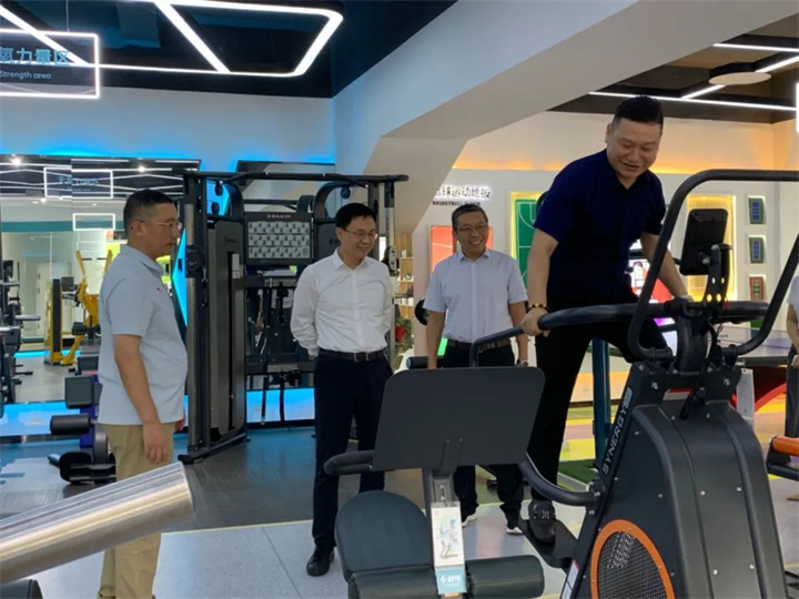 济南市体育局局长董怀敏一行莅临江南JNSport体育体育参观指导