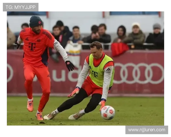 诺伊尔受伤复出情况持续关注，展现出强烈职业精神与斗志