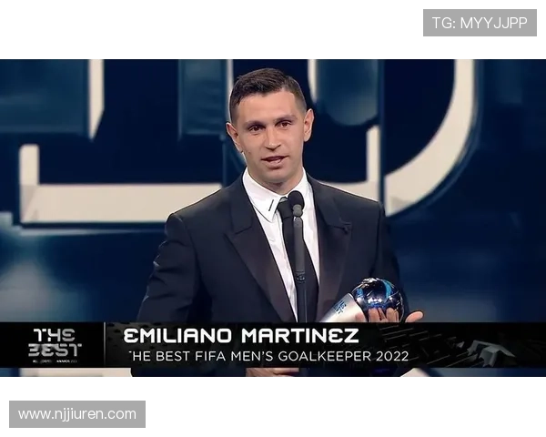 马丁内斯持续展现卓越实力，荣登新赛季门将排名首位