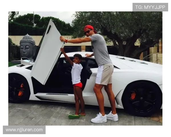 C罗的豪车车库又添新成员，开出去怕是连保安都惊了